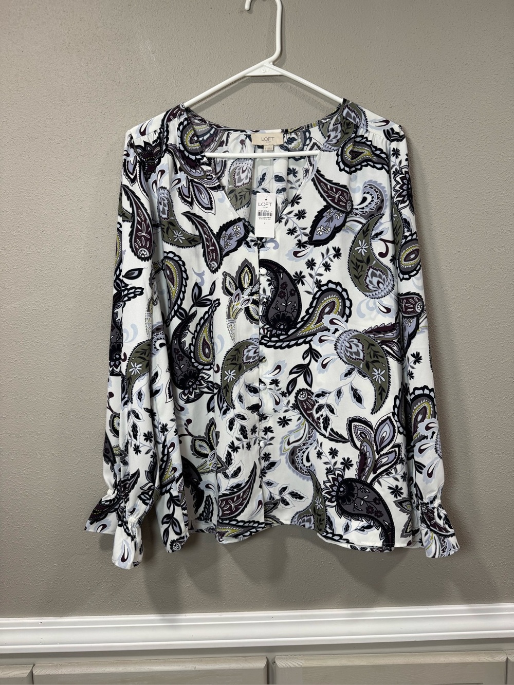 NWT LOFT White Paisley V-Neck Button Blouse with Ruffle Cuffs
